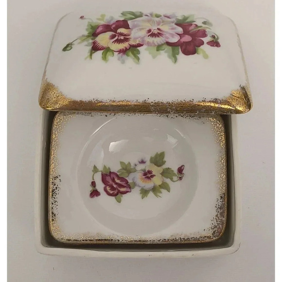 Vintage Shafford Japanese hand painted porcelain trinket box with 2 trays - Picture 4 of 8